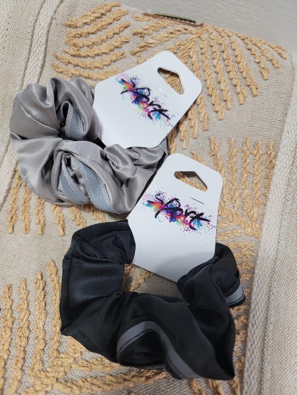 Sport Scrunchie Duo in Gray and Black